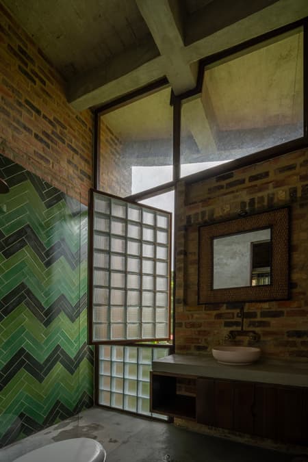 Nola Cabin