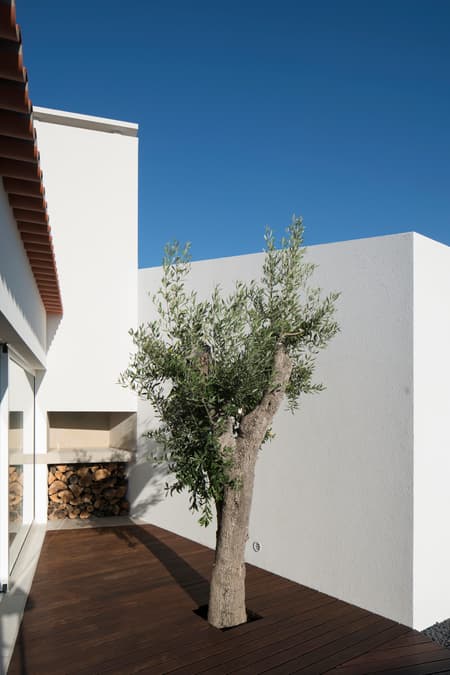 Patio do Meco House