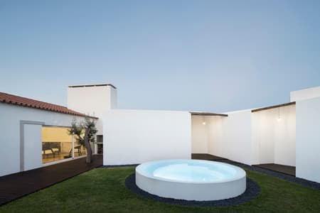 Patio do Meco House