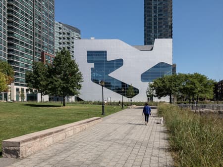 Hunters Point Library	