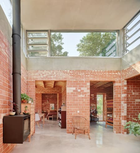 GJ House