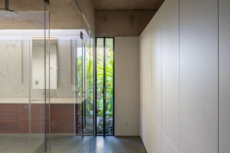 Naves House