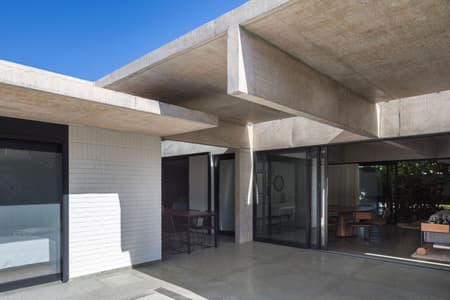 Naves House