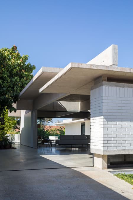 Naves House