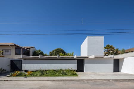 Naves House