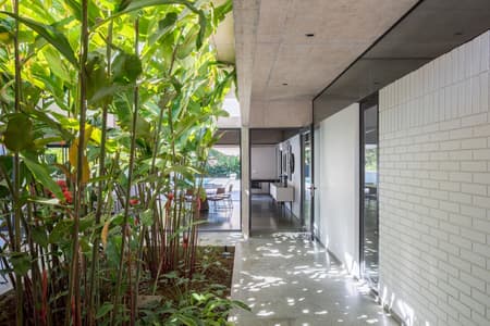 Naves House