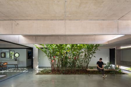 Naves House