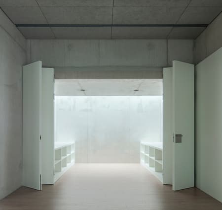 Sport Facilities inside a Squash Court