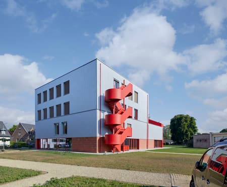 De Nova Secondary School 