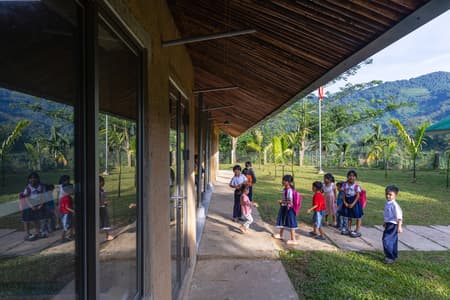 Nuoc Ui School