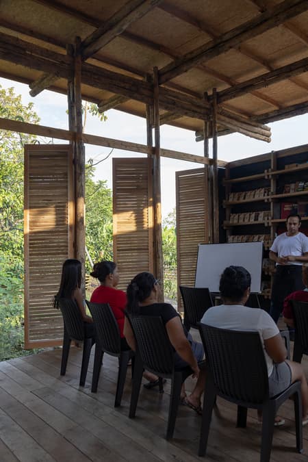 https://www.archdaily.com/1031042/la-panificadora-centro-desarrollo-y-de-produccion-rural-natura-futura
