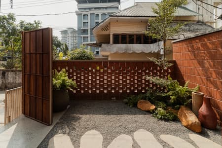 TINY HOUSE