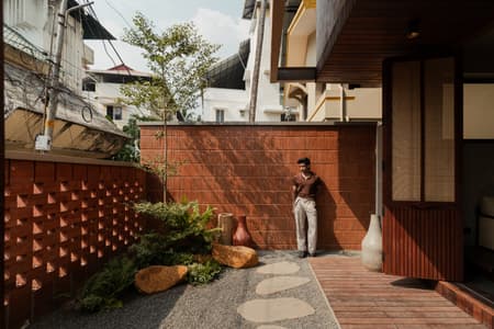 TINY HOUSE