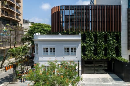 Guilhermina Commercial Building