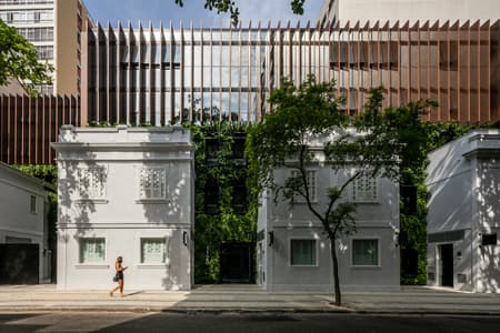 Guilhermina Commercial Building