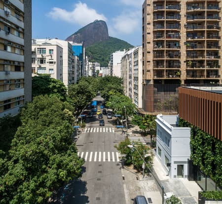 Guilhermina Commercial Building