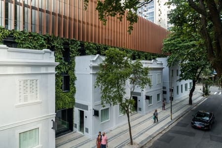 Guilhermina Commercial Building